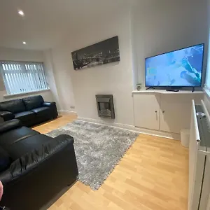 Apartment Modern Two Bed House Close To Centre